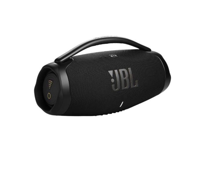 JBL Boombox 3 Wi-Fi preta em ângulo mostrando grade frontal e logo JBL