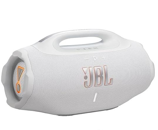 Caixa de som JBL Boombox 4 branca em vista diagonal com alça e radiador lateral