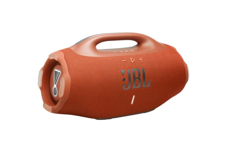 Caixa de som JBL Boombox 4 laranja em vista diagonal com alça e radiador lateral